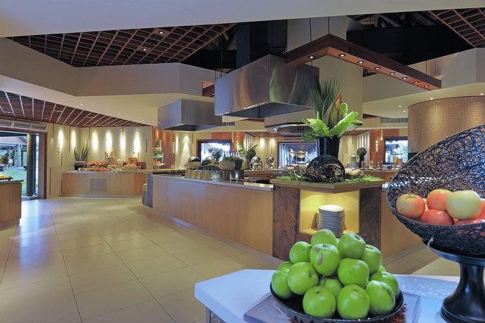 Imagen del bar/restaurante del Hotel Constance Ephélia. Foto 2