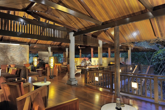 Imagen del bar/restaurante del Hotel Constance Lémuria. Foto 7