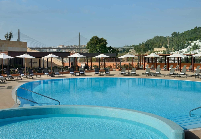 Imagen de la piscina del Hotel Constantine Marriott. Foto 14