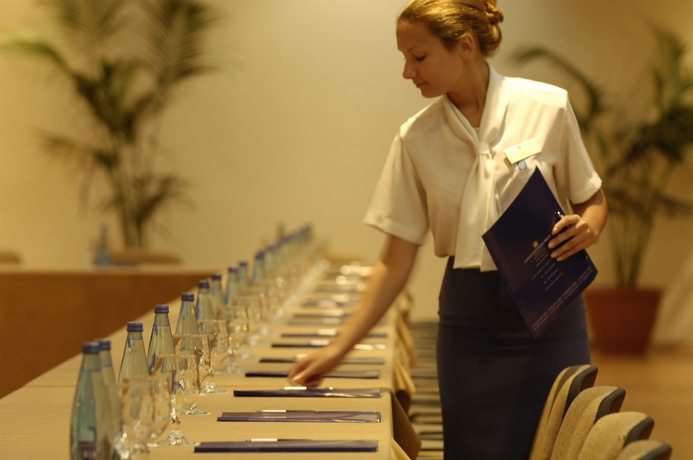 Imagen de los interiores del Hotel Constantinou Bros Athena Royal Beach. Foto 9