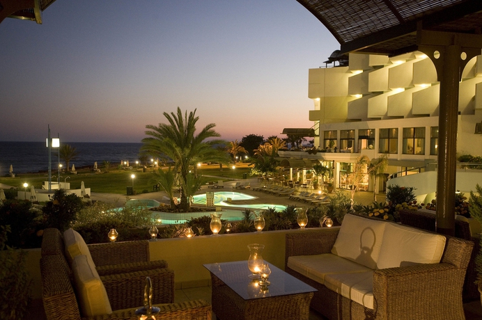 Imagen de los interiores del Hotel Constantinou Bros Athena Royal Beach. Foto 11