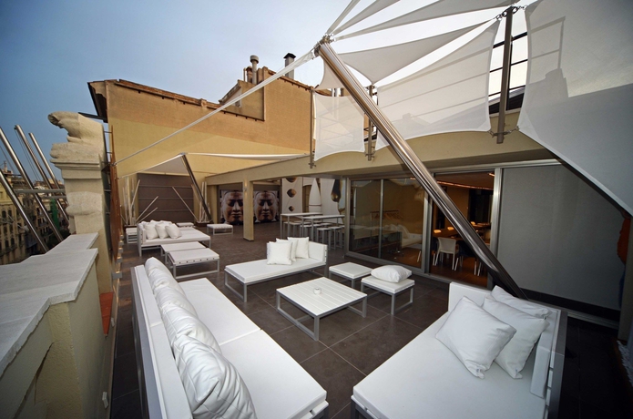 Imagen de los exteriores del Hotel Constanza. Foto 7