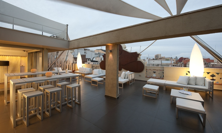 Imagen de los exteriores del Hotel Constanza. Foto 8