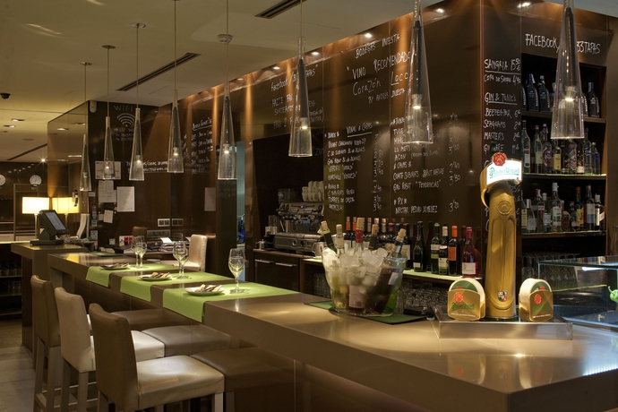 Imagen del bar/restaurante del Hotel Constanza. Foto 4