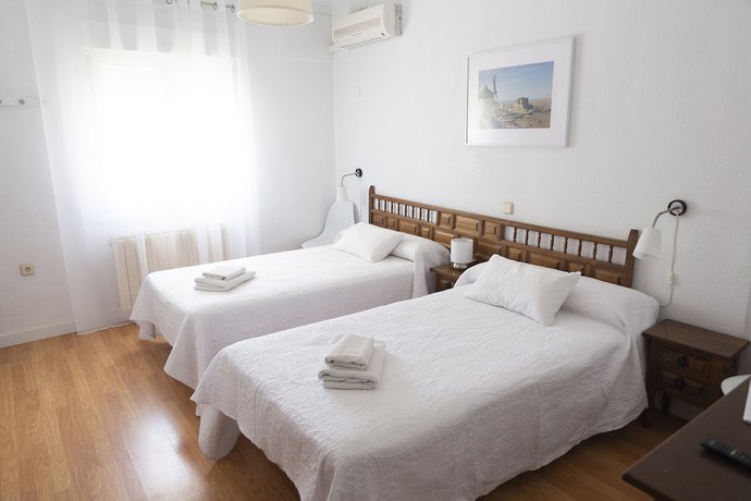 Imagen de la habitación del Hotel Consuegra. Foto 9