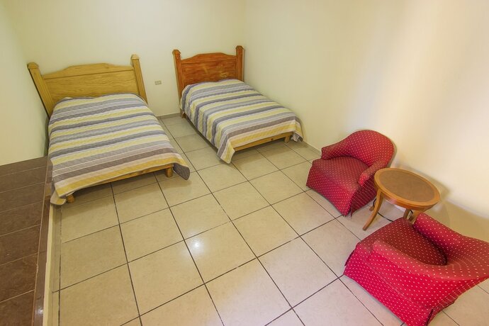 Imagen de la habitación del Hotel Consul Suites. Foto 13