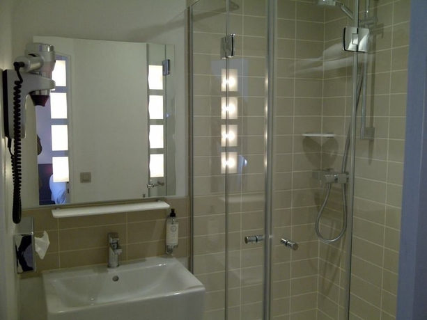 Imagen de la habitación del Hotel Contact Alize Montmartre. Foto 8