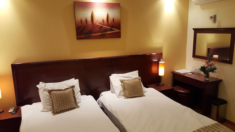 Imagen de la habitación del Hotel Contact. Foto 3