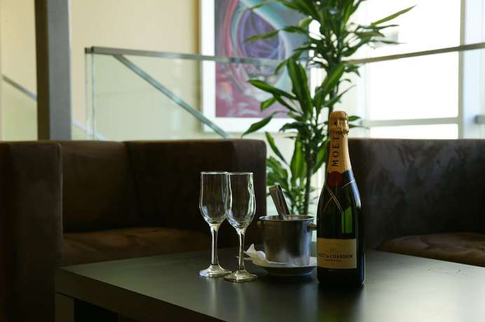 Imagen de los interiores del Hotel Contact. Foto 18