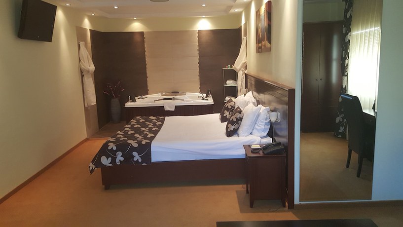 Imagen de la habitación del Hotel Contact. Foto 6