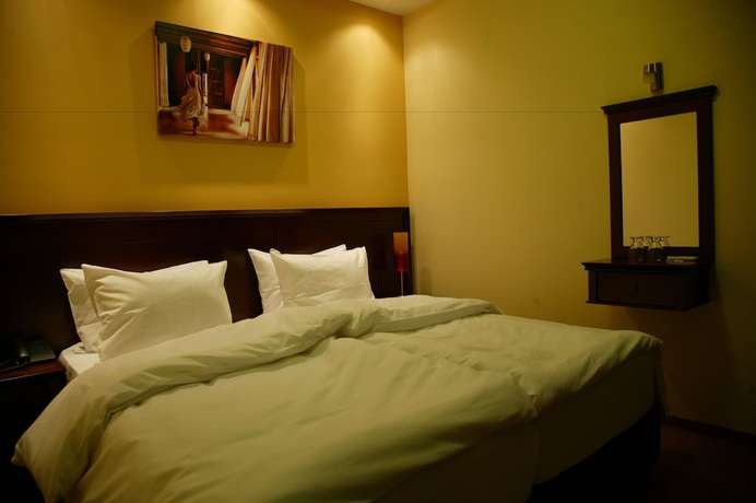 Imagen de la habitación del Hotel Contact. Foto 9