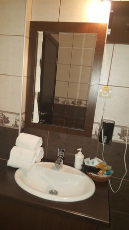 Imagen de la habitación del Hotel Contact. Foto 10
