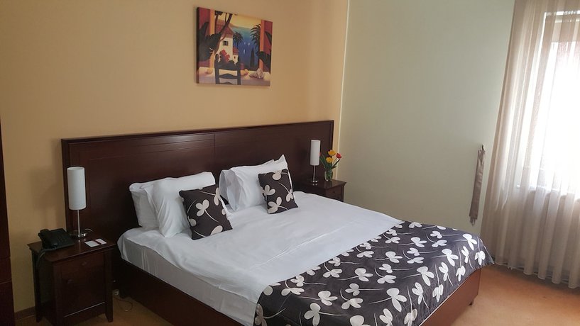 Imagen de la habitación del Hotel Contact. Foto 17