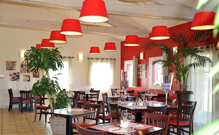 Imagen del bar/restaurante del Hotel Contact Fontenay-le-comte. Foto 6