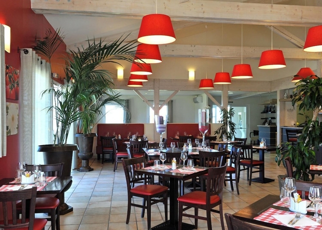 Imagen del bar/restaurante del Hotel Contact Fontenay-le-comte. Foto 9