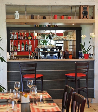 Imagen del bar/restaurante del Hotel Contact Fontenay-le-comte. Foto 12