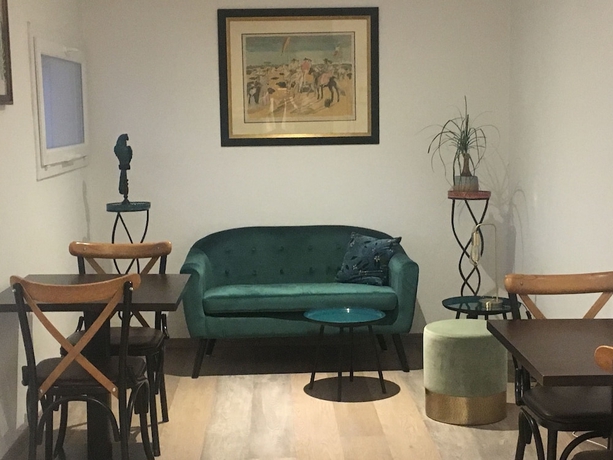 Imagen de los interiores del Hotel Contact Hôtel Marseille Aubagne. Foto 16