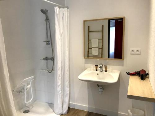 Imagen de la habitación del Hotel Contact H&ocirc;tel de Matignon. Foto 6