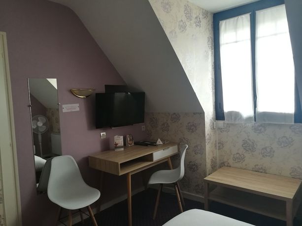 Imagen de la habitación del Hotel Contact H&ocirc;tel du Relais Thouars. Foto 2