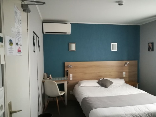Imagen de la habitación del Hotel Contact H&ocirc;tel du Relais Thouars. Foto 4