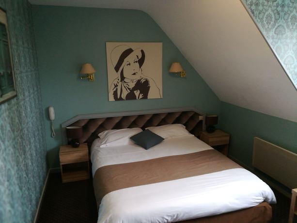 Imagen de la habitación del Hotel Contact H&ocirc;tel du Relais Thouars. Foto 8