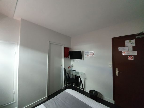 Imagen de la habitación del Hotel Contact H&ocirc;tel du Relais Thouars. Foto 10