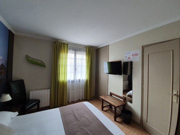 Imagen de la habitación del Hotel Contact H&ocirc;tel du Relais Thouars. Foto 13