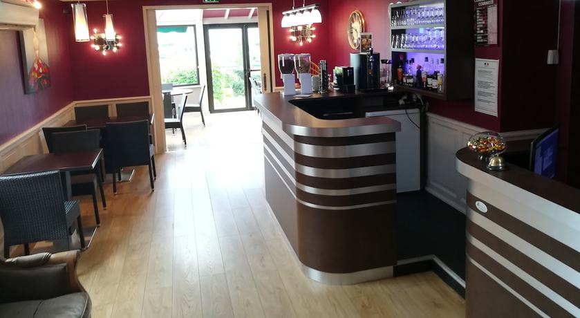 Imagen de los interiores del Hotel Contact H&ocirc;tel du Relais Thouars. Foto 18