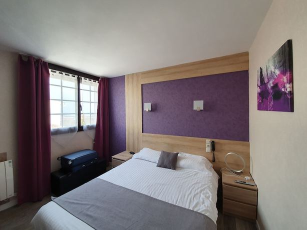 Imagen de la habitación del Hotel Contact H&ocirc;tel du Relais Thouars. Foto 14
