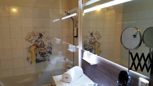 Imagen de la habitación del Hotel Contact Le Provence. Foto 3