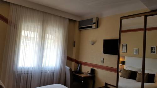 Imagen de la habitación del Hotel Contact Le Provence. Foto 15