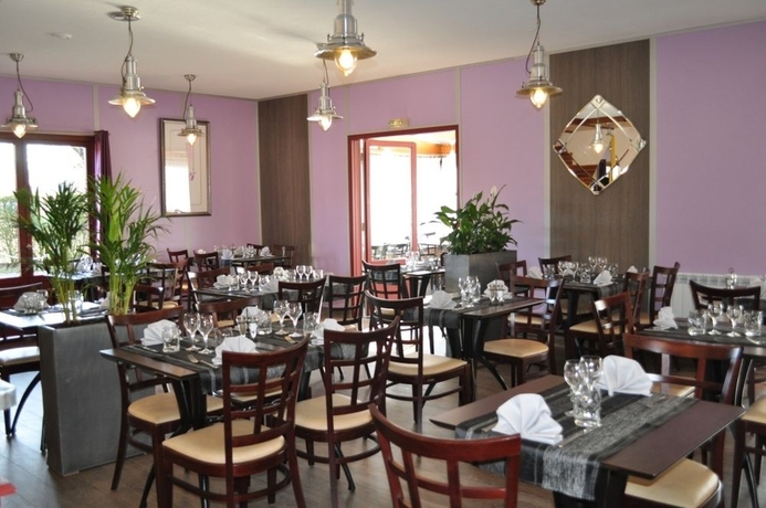 Imagen del bar/restaurante del Hotel Contact Le Seino Marin. Foto 2