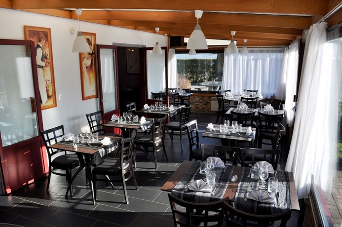 Imagen del bar/restaurante del Hotel Contact Le Seino Marin. Foto 3