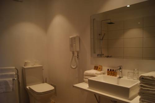 Imagen de la habitación del Hotel Contact Restaurant Le Minervois. Foto 9