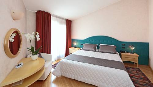 Imagen de la habitación del Hotel Contà. Foto 2