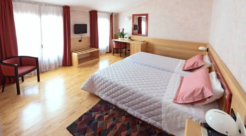 Imagen de la habitación del Hotel Contà. Foto 6