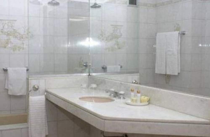 Imagen de la habitación del Hotel Conte, Buenos Aires. Foto 17