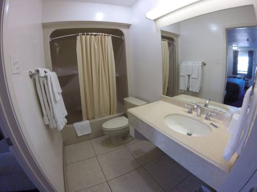 Imagen de la habitación del Hotel Contempra Inn. Foto 2