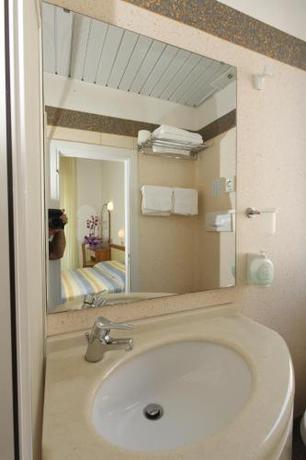 Imagen de la habitación del Hotel Conti, Torre pedrera. Foto 6