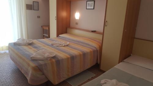 Imagen de la habitación del Hotel Conti, Torre pedrera. Foto 9