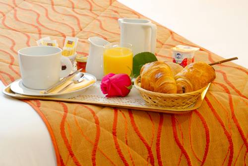 Imagen de la habitación del Hotel Continental, Angers. Foto 3