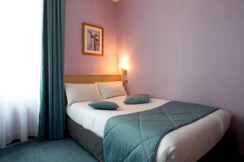 Imagen de la habitación del Hotel Continental, Angers. Foto 12