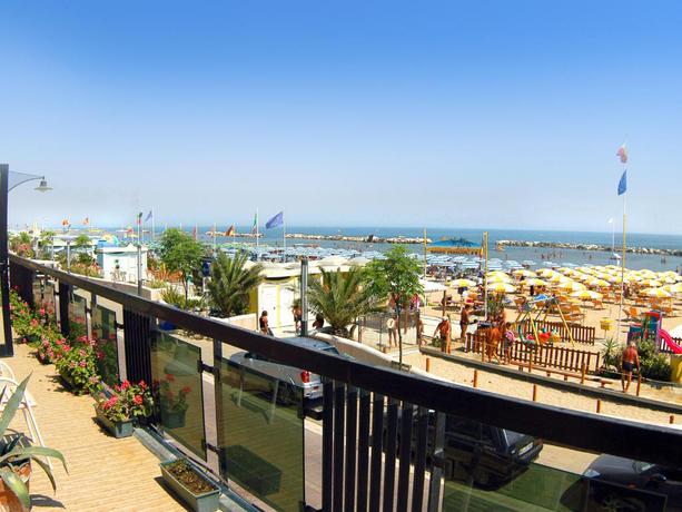 Imagen de los exteriores del Hotel Continental, Bellaria-Igea Marina. Foto 7