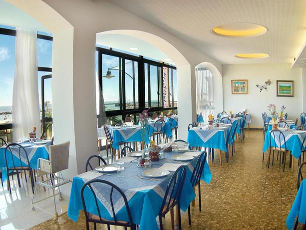 Imagen del bar/restaurante del Hotel Continental, Bellaria-Igea Marina. Foto 2