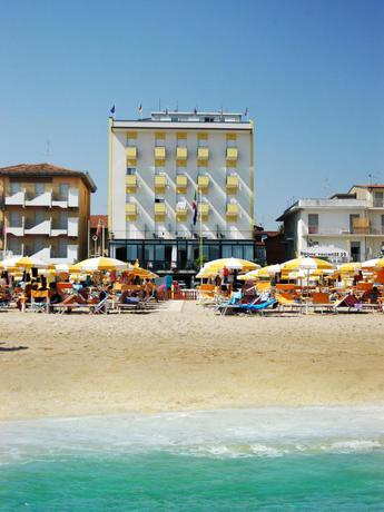 Imagen de los exteriores del Hotel Continental, Bellaria-Igea Marina. Foto 8
