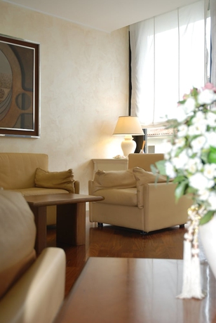 Imagen de los interiores del Hotel Continental Brescia. Foto 18