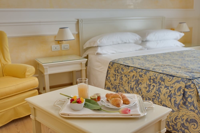 Imagen de la habitación del Hotel Continental Brescia. Foto 15