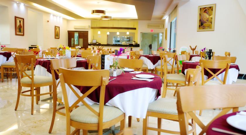 Imagen del bar/restaurante del Hotel Continental Caribe Bay. Foto 2