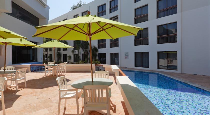 Imagen de la piscina del Hotel Continental Caribe Bay. Foto 9