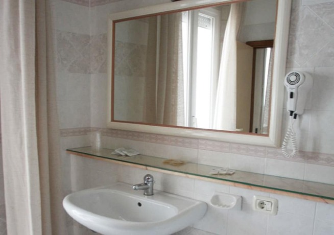 Imagen de la habitación del Hotel Continental, Cattolica. Foto 7